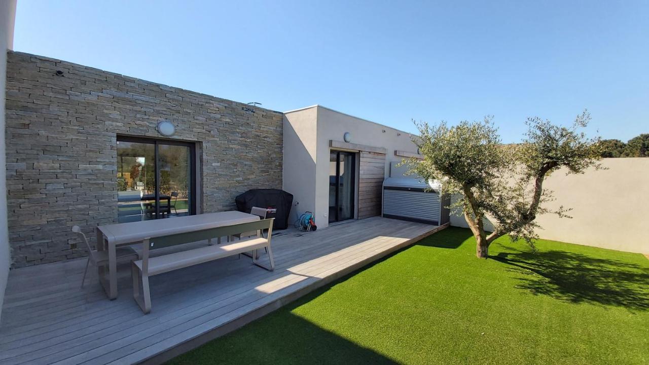 Villa Home Holiday A Cala Rossa Lecci Exterior photo