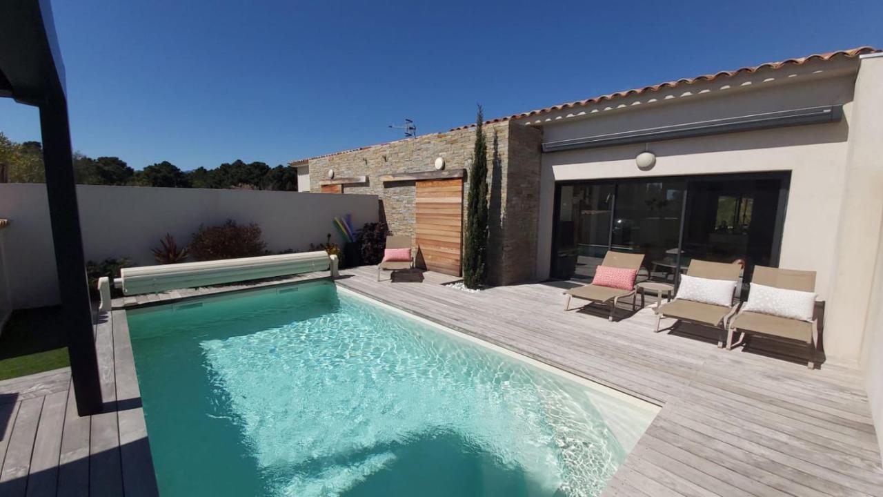 Villa Home Holiday A Cala Rossa Lecci Exterior photo